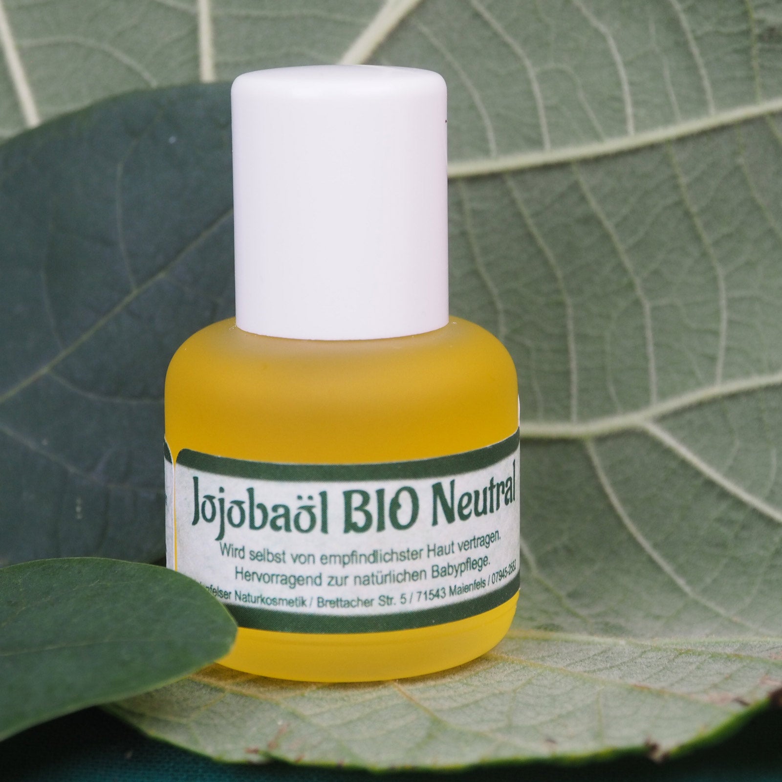 Jojobaöl in Glasflasche mit weißem Deckel in der Größe 15 ml