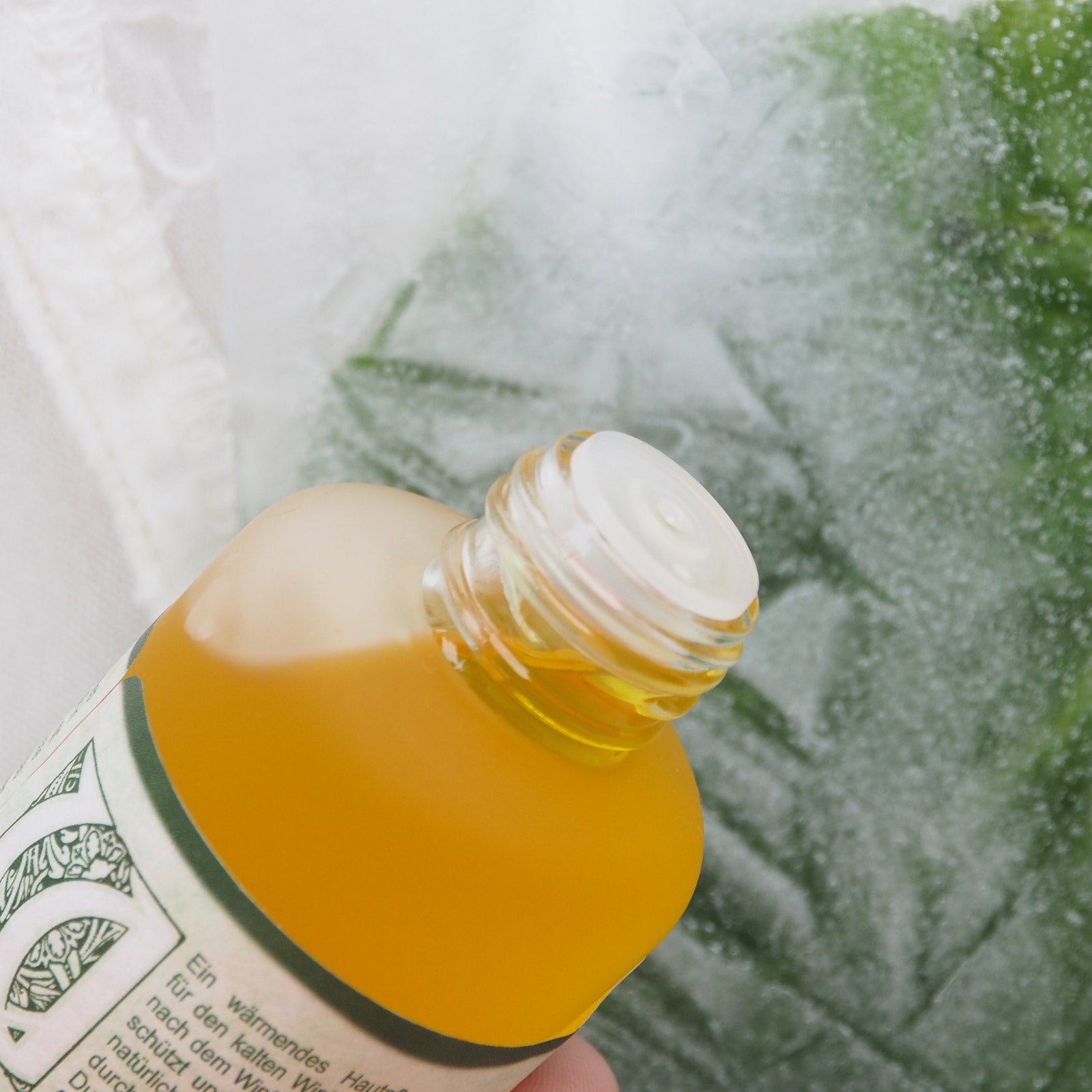 Winteröl geöffnet mit sichtbarem Tropfeinsatz